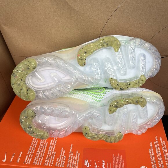 NEW Nike Air VaporMax 2021 Flyknit FD0871-100 Green “Feel Love” Women Size 7 - Picture 5 of 5